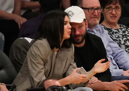 Kendall Jenner'ı çocuklarına tercih etti!