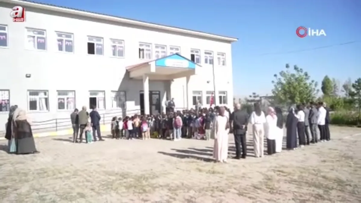 Muş'ta ilk ders zili çaldı