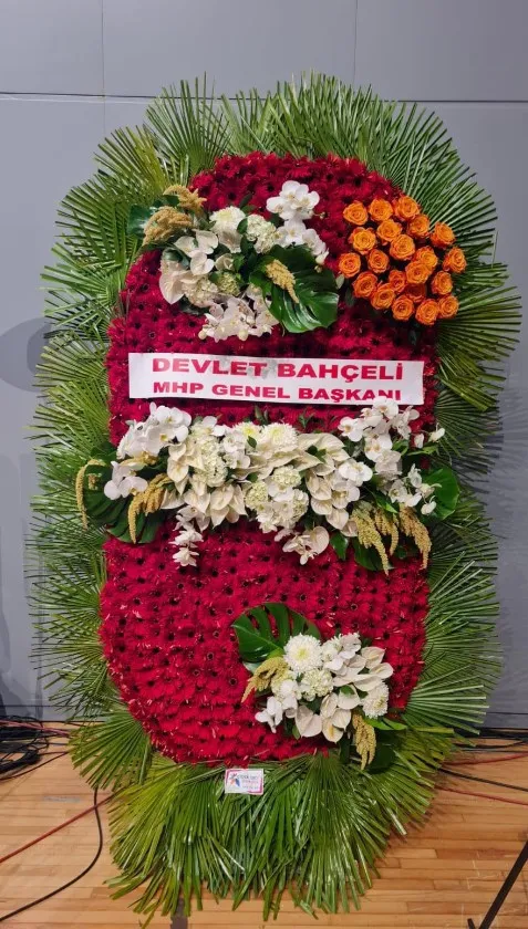 devlet-bahceliden-ak-partiye-2023-cicek-ve-21-gullu-celenk-1660591522578.jpg Devlet Bahçeli'den AK Parti'ye 2023 çiçek ve 21 güllü çelenk - 2