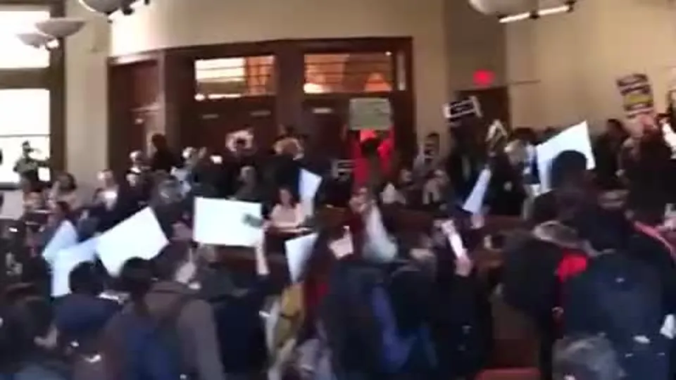 Harvard’da öğrencilerden İsrail büyükelçisine protesto!