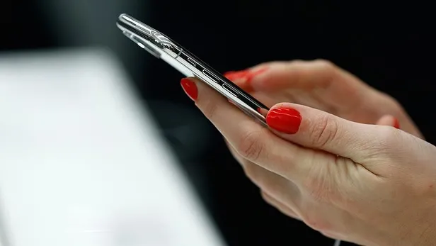 Cep telefonu IMEI kayıt ücreti 2023 belli oldu! Yurt dışından telefon getirmek için kayıt ücreti ne kadar, kaç TL?