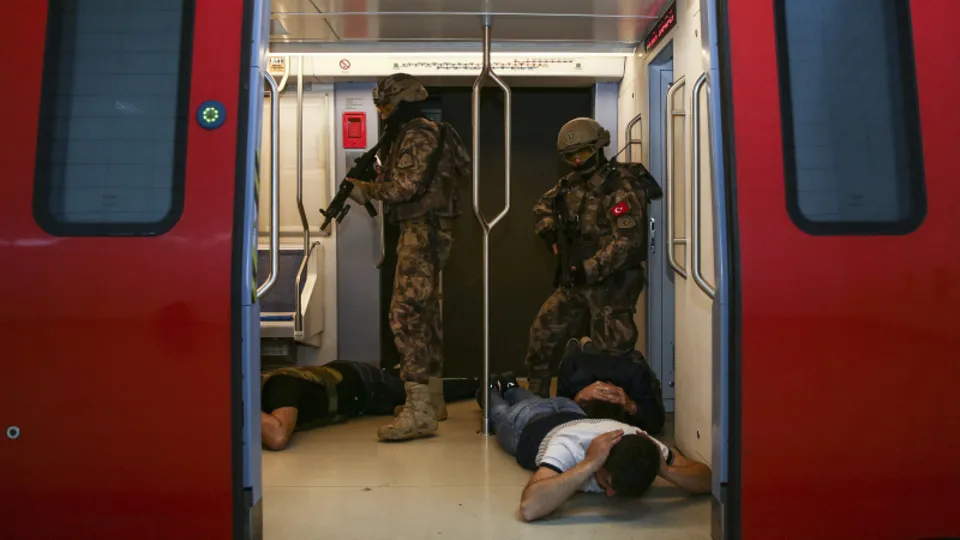 Ankara metrosunda rehine kurtarma tatbikatı