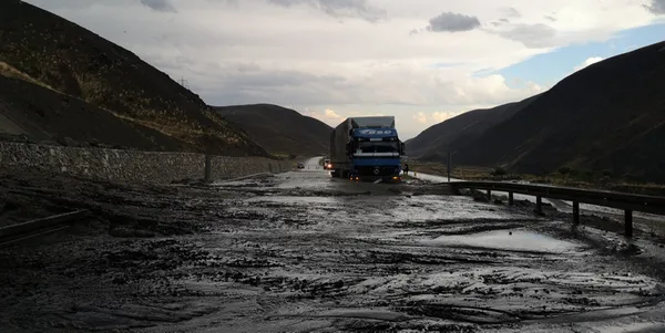 erzincan-sivas-kara-yolunda-heyelan-cift-yonlu-ulasima-kapandi-1660922755817.jpg Erzincan-Sivas kara yolunda heyelan: Çift yönlü ulaşıma kapandı - 3