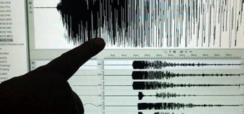 İZMİR'DE KORKUTAN DEPREM!