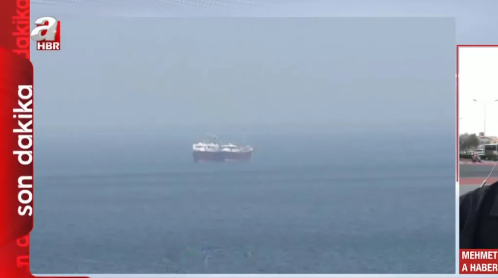 Çin'e ait 3 gemi Hürmüz Boğazı'ndan geçti