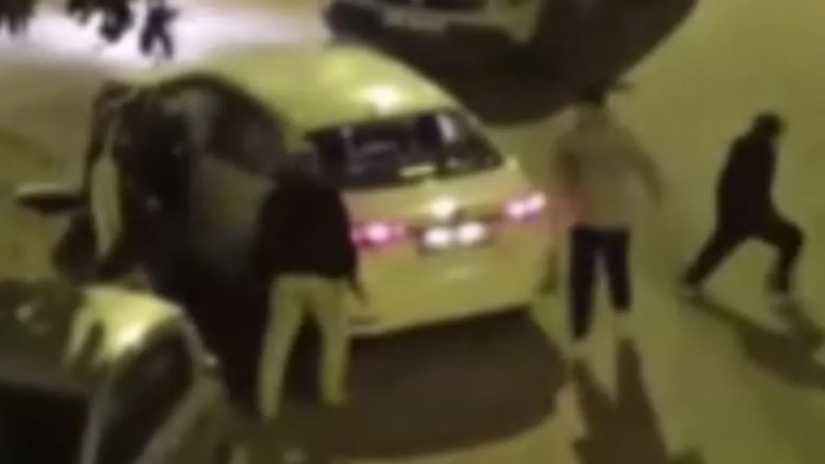 İstanbul'da 3 kişinin öldüğü silahlı kavga anı kamerada! Çocuklarının gözü önünde kurşun yağdırdı