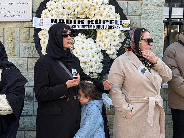 burcu-ozberkin-aci-gunu-dedesini-son-yolculuguna-ugurladi-1764764882696.jpeg Kaynak: İHA