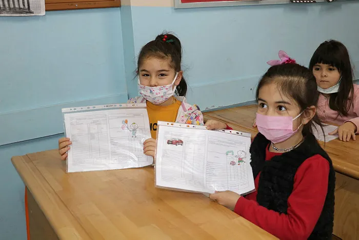 Son dakika: Yarıyıl tatili uzayacak mı? Milli Eğitim Bakanı Mahmut Özer açıkladı