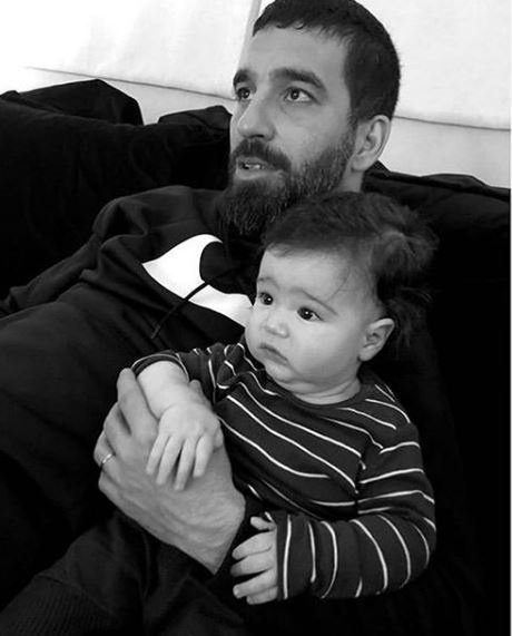 Arda Turan ve oğlu Hamza Arda sosyal medyayı salladı