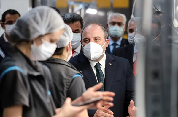 Teknoloji devi TCL Türkiye’de akıllı telefon üretimine başladı