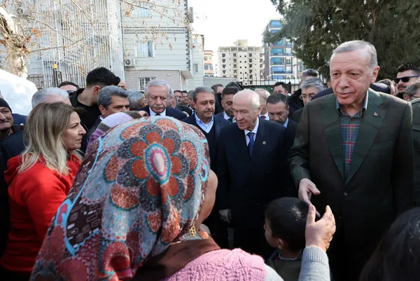 1677215315330.jpg Başkan Recep Tayyip Erdoğan'dan kurmaylarına talimat! Yeniden yapılandırmanın sloganı şekillendi | Müteahhitlere yeni belge: O dönem bitiyor - 6