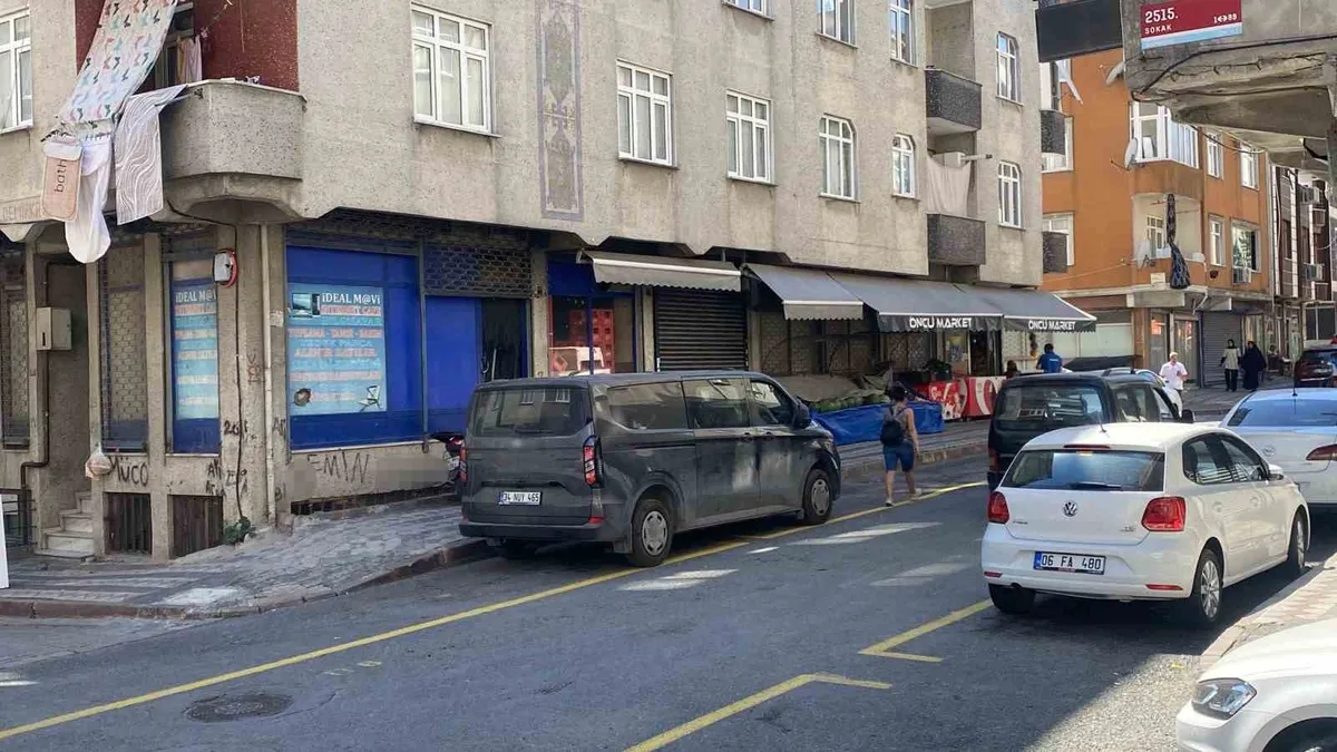 Sultangazi’de internet kafeye silahlı saldırı: Kimliği belirsiz şüpheli ateş açıp kaçtı