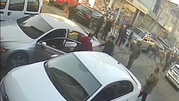 1673961834714.jpg Ümraniye'de yol kavgasında kan döküldü! Dehşet anları kameraya yansıdı - 1