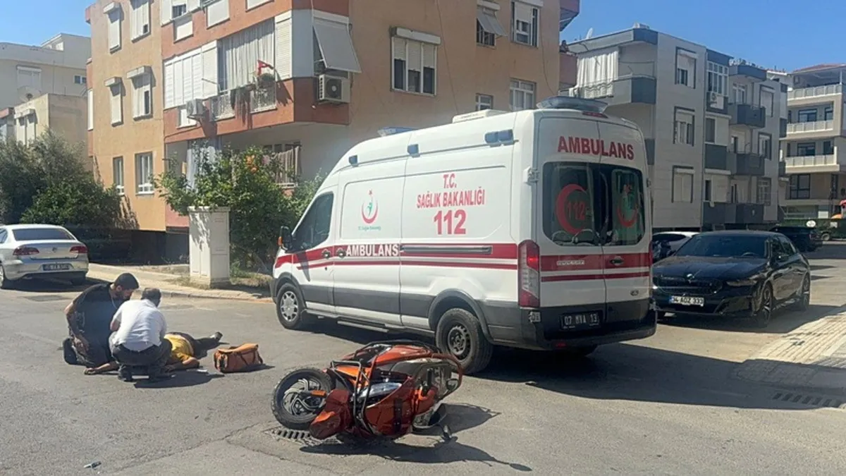 Antalya'da otomobil ile motosiklet çarpıştı: 1 yaralı
