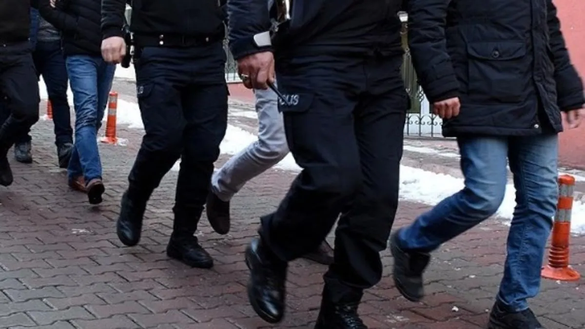 İstanbul'da izinsiz pankart sonrası harekete geçildi: 6 gözaltı var