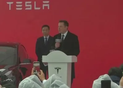 Elon Musk tarihe geçti!