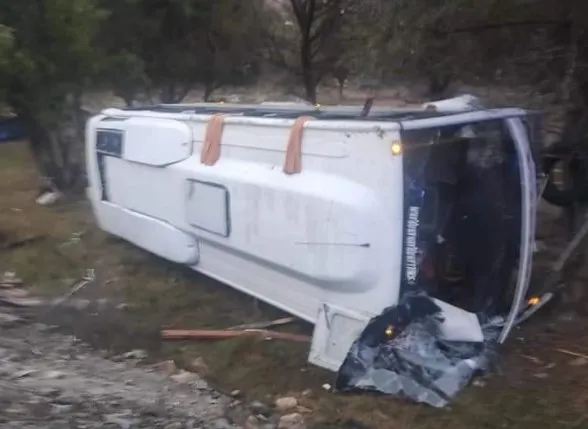 Son dakika: Antalya'da otobüs şarampole devrildi: 1 ölü 9 yaralı - 1