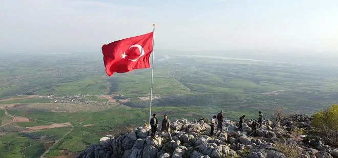 Adıyamanlı gençlerin bayrak sevgisi! Şome Dağ zirvesine Türk bayrağı diktirler!