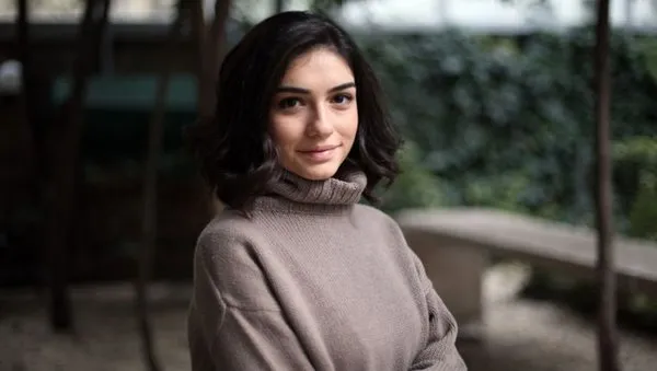 Hazar Ergüçlü kimdir?