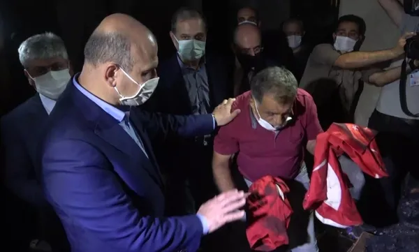 Ev küle döndü Türk bayrağına zarar gelmedi - 1