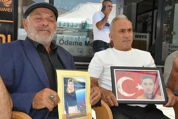 Van anneleri HDP’ye isyan etti: Siz bebek katilisiniz vatan hainisiniz