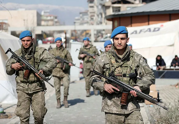 MSB’den deprem paylaşımı: Ordu-milletiz! Hepimiz komandoyuz