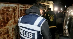 Adana’da 90 firari için şafak operasyonu!