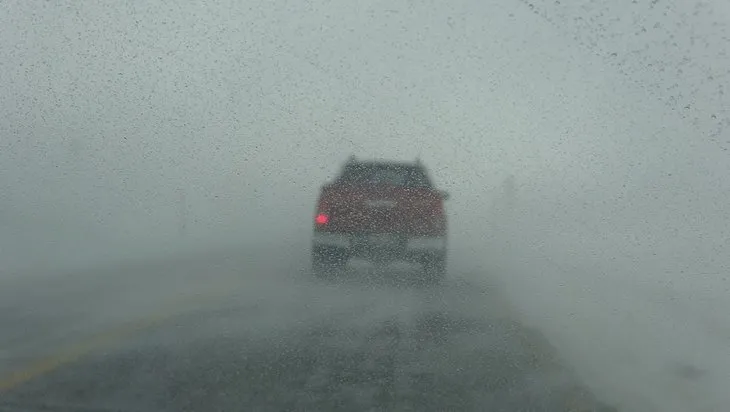 Yoğun kar yağışı Ardahan’ı esir aldı! Sürücüler zor anlar yaşadı...