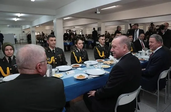 Sözcü gazetesi yazarı Emin Çölaşan'dan başörtülü teğmene skandal hakaret! - 4