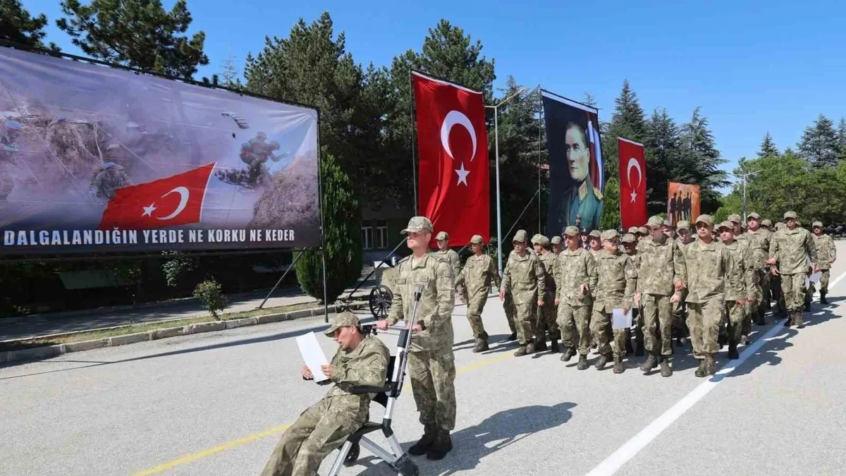 Engelli bireyler, temsili askerlik yemini ile Mehmetçik oldu