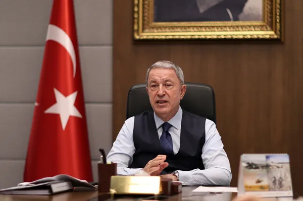 son-dakika-putin-zelenskiy-gorusmesi-olacak-mi-milli-savunma-bakani-hulusi-akardan-flas-aciklama-1651043701788.jpg Son dakika: Putin-Zelenskiy görüşmesi olacak mı? Milli Savunma Bakanı Hulusi Akar'dan flaş açıklama - 4
