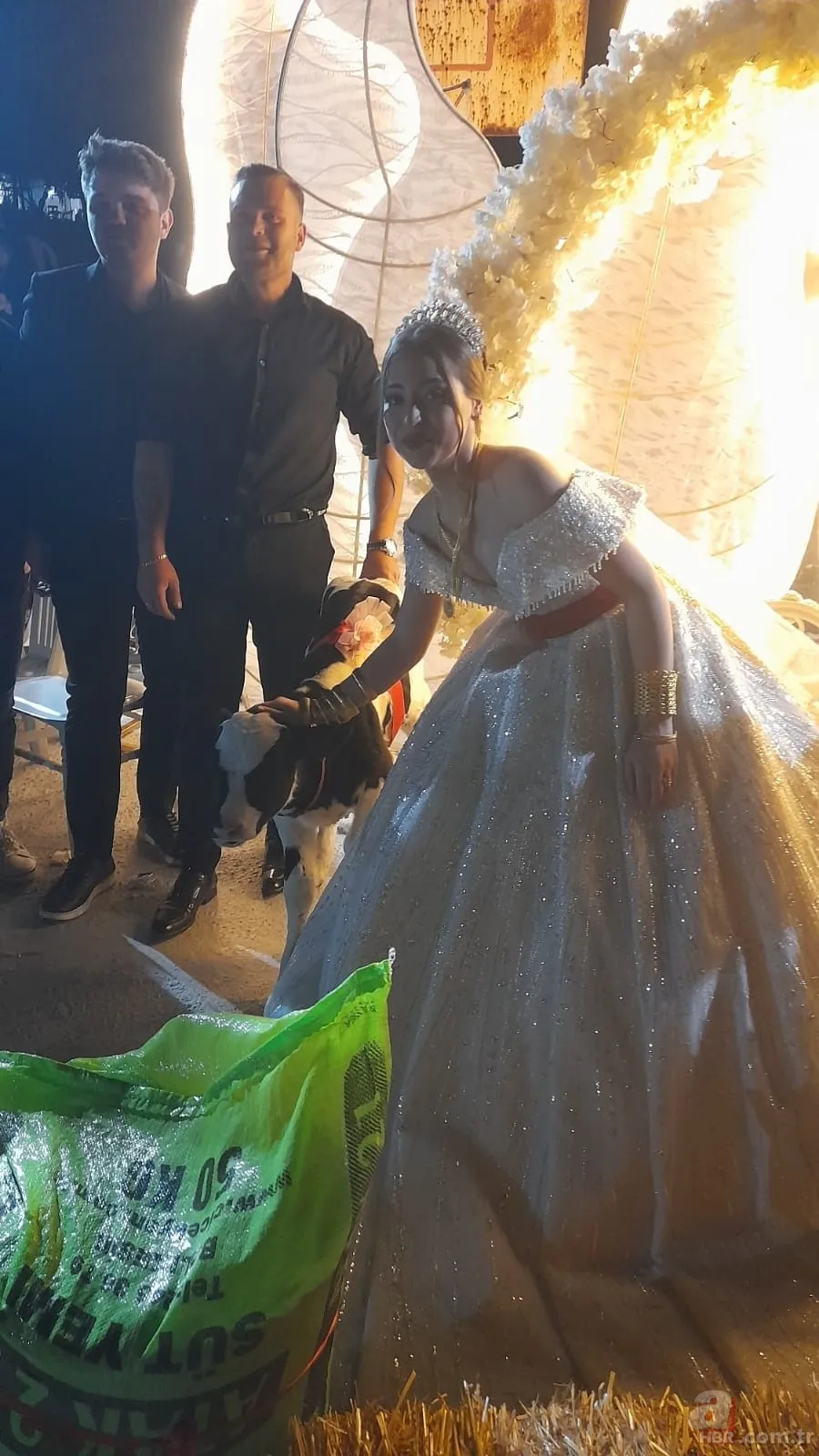 Düğünde takılanlar şoke etti! Damat çaresizce bekledi 4