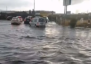 İzmir'de yağış etkili oldu