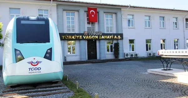 Milli elektrikli trenden Sapanca kenarında etkileyici performans! O anları Bakan Adil Karaismailoğlu paylaştı