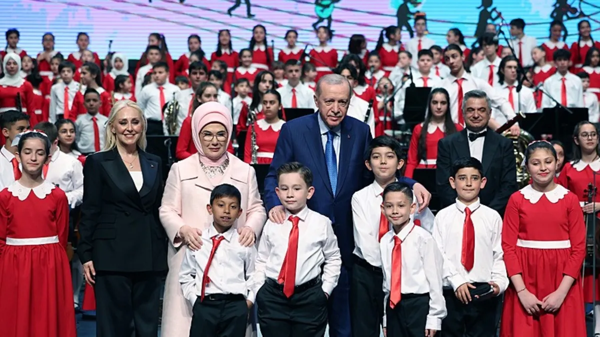 Cumhurbaşkanlığı Çocuk Orkestrası ve Korosu 23 Nisan'da ilk kez sahnede! Başkan Erdoğan alkışlarla dinledi
