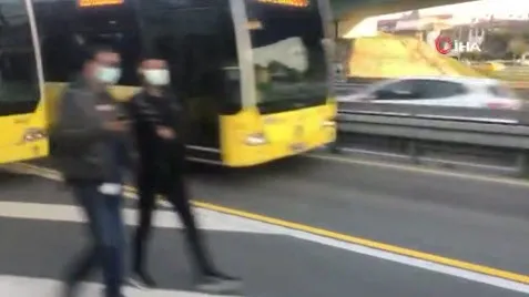 İstanbul’un bitmek bilmeyen çilesi! Metrobüs yarı yolda arıza yaptı