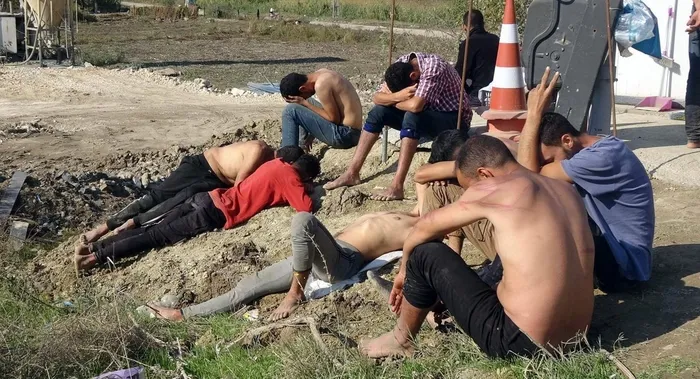 Yunanistan sınırında vahşet! Sopa ve coplarla dövdüler, paralarını aldılar, yarı çıplak halde Türkiye'ye itildiler - 8