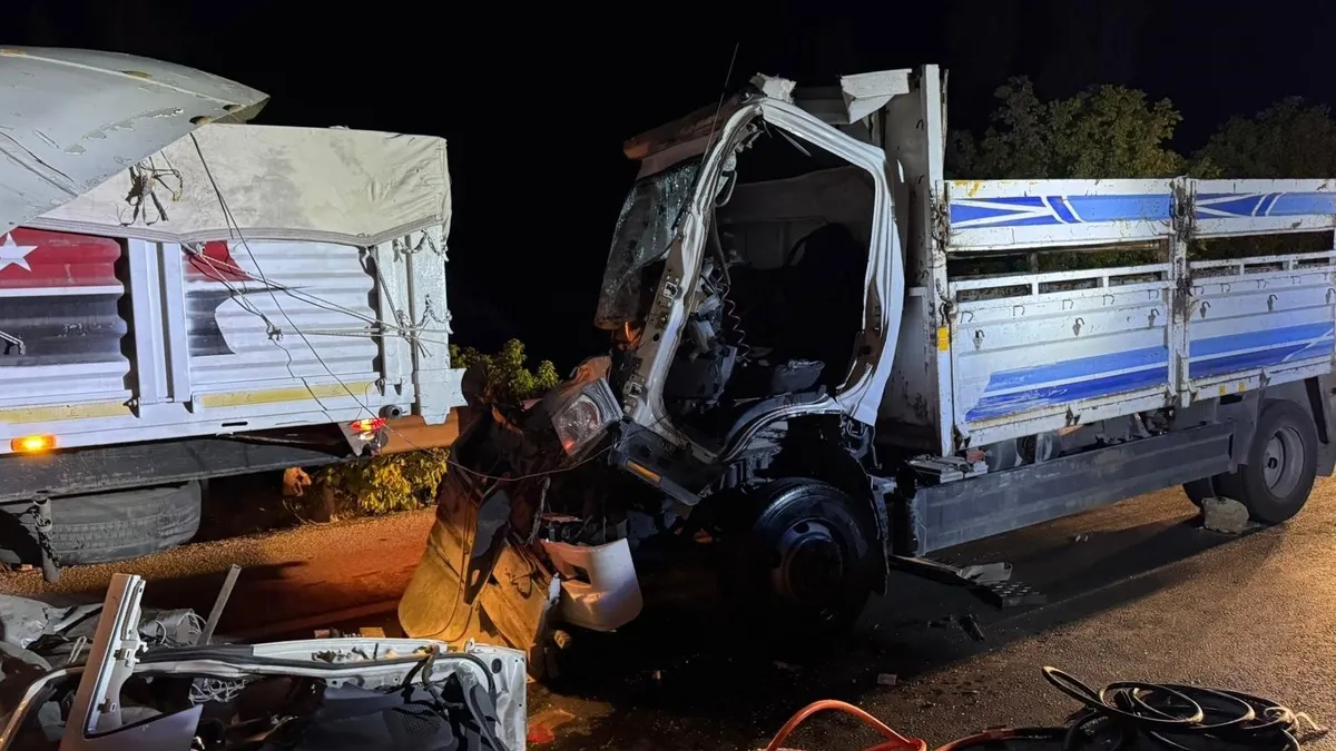 Çorum'da tırla çarpışan kamyonun sürücüsü hayatını kaybetti