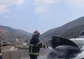 Osmaniye'de seyir halindeki otomobil yandı