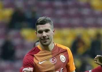 Podolski 5 gol attı, sosyal medya yıkıldı