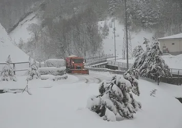 Bolu Dağı'nda kar yağışı etkili oluyor