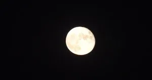 O ilde mest eden dolunay manzarası