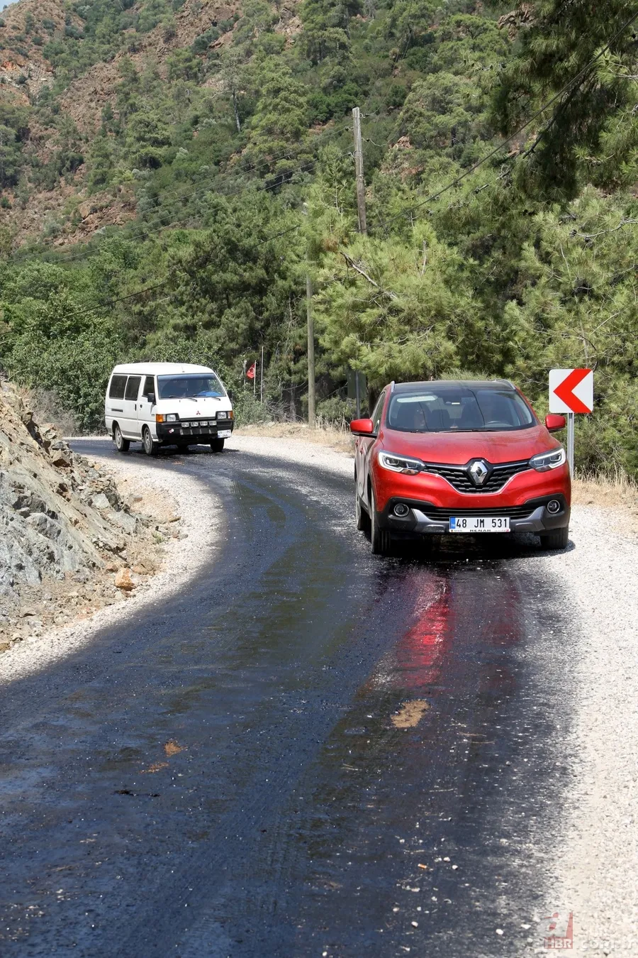 Fethiye'de asfalt eriten sıcaklar hayatı durdurdu 2