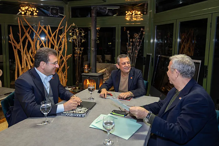 savcilik-harekete-gecti-imamoglunun-diplomasinin-iptali-istendi-1740553019472.jpg CHP Genel Başkanı Özel, İBB Başkanı İmamoğlu ve ABB Başkanı Yavaş (İHA)