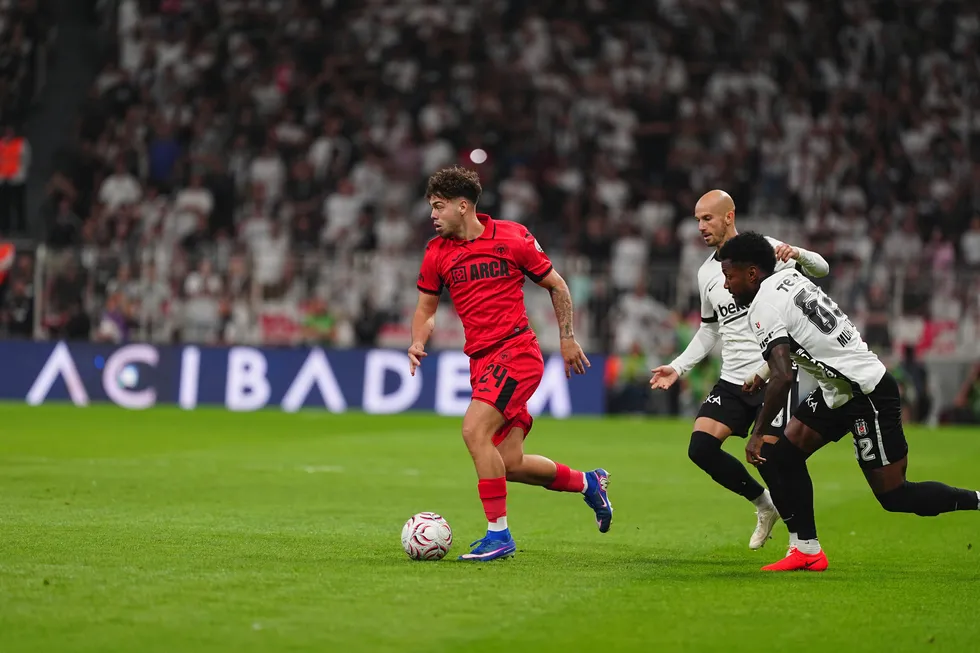 canli-anlatim-besiktas-corum-fk-1788205107406.jpg Sırp yıldız Kartal’ı uçurdu! Maç sonucu: Beşiktaş 6-2 Arca Çorum FK - 2