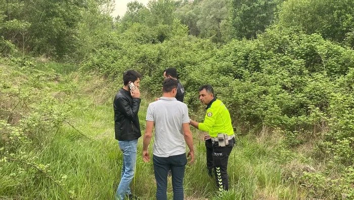 1714239800386.jpg Otomobiliyle uçuruma uçan sürücü 150 metreden yürüyerek çıktı! - 2
