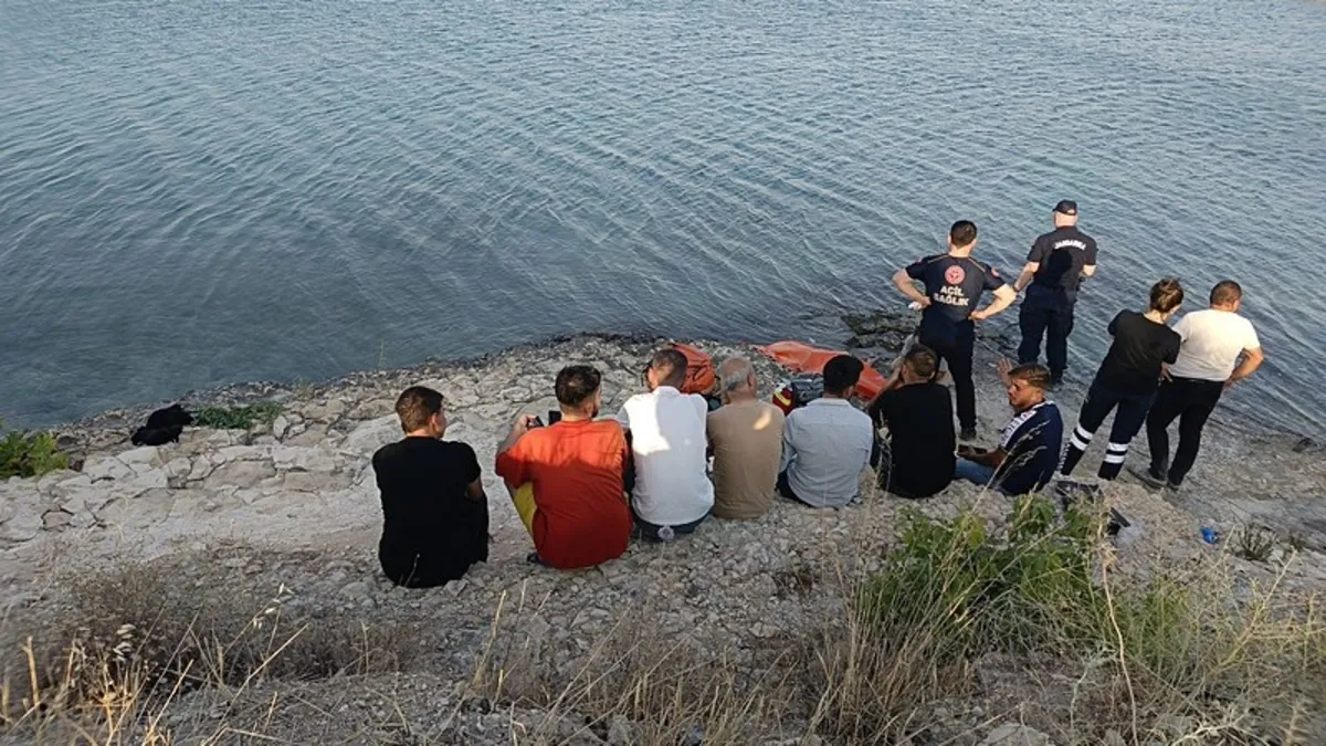 Serinlemek için girdiği nehirde boğularak can verdi