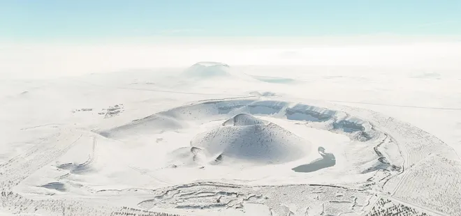 Meke Gölü beyaza büründü!