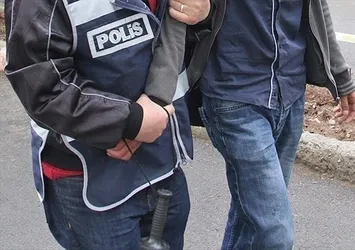 Çocuğunun annesini satırla yaraladı! Cani koca tutuklandı