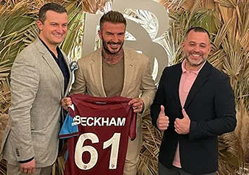 David Beckham Katar'da Trabzonspor formasıyla poz verdi! Sürpriz hediye sonrası Beckham ne söyledi?